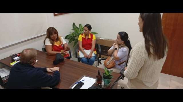 La Municipalidad de Ituzaingó entregó un Smart TV de 43 pulgadas al EJI N° 11 "Crecer Juntos"